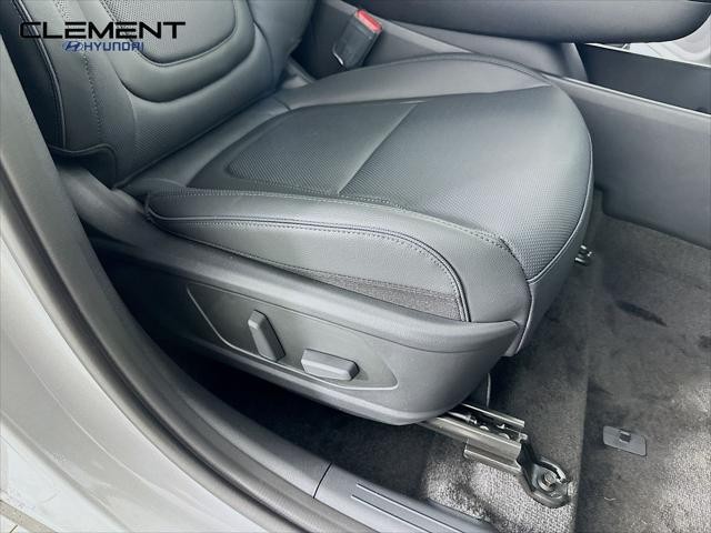 Hyundai Tucson Hybrid Vehicle Full-screen Gallery Image 30