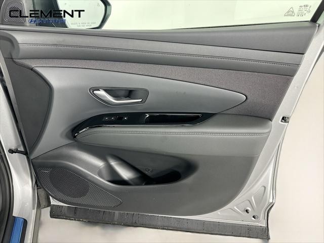 Hyundai Tucson Hybrid Vehicle Full-screen Gallery Image 32
