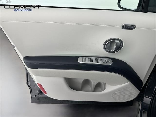 Hyundai Palisade Hybrid Vehicle Full-screen Gallery Image 25