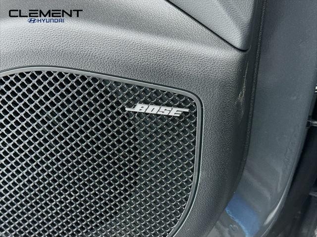 Hyundai Tucson Hybrid Vehicle Full-screen Gallery Image 23