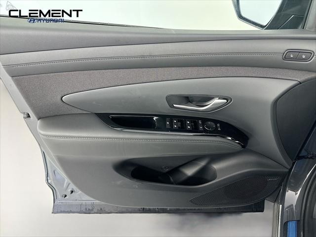 Hyundai Tucson Hybrid Vehicle Full-screen Gallery Image 25