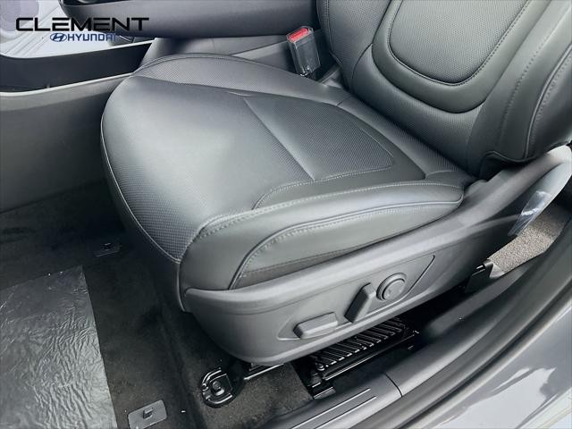 Hyundai Tucson Hybrid Vehicle Full-screen Gallery Image 26