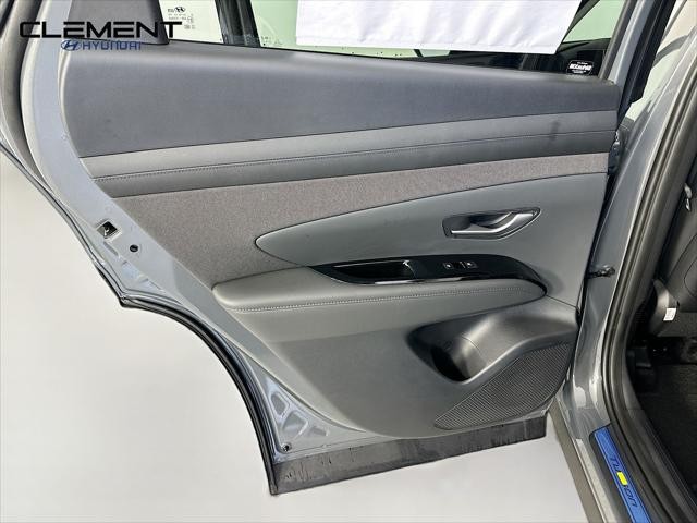 Hyundai Tucson Hybrid Vehicle Full-screen Gallery Image 28