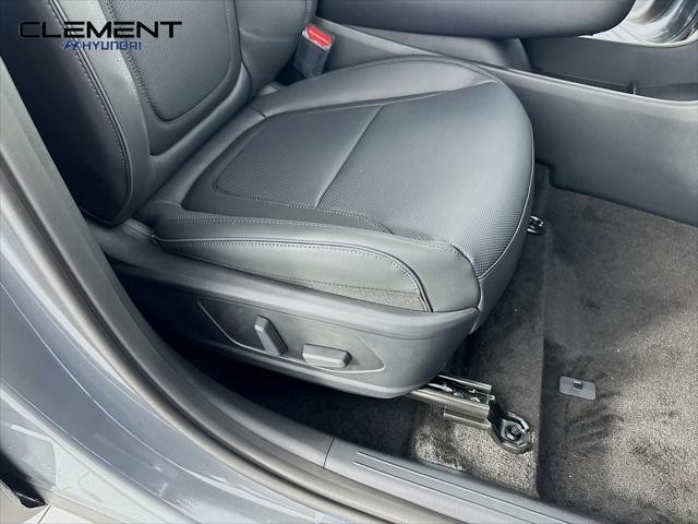 Hyundai Tucson Hybrid Vehicle Full-screen Gallery Image 30