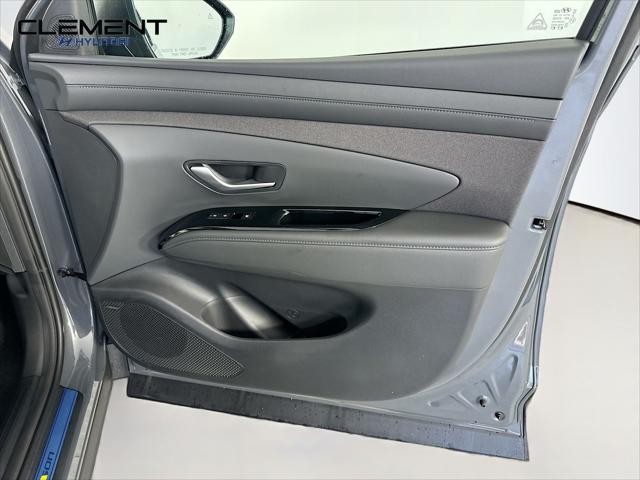 Hyundai Tucson Hybrid Vehicle Full-screen Gallery Image 32