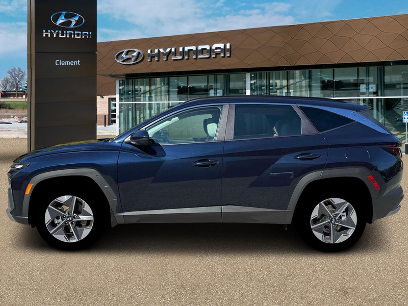 Hyundai Tucson Hybrid Vehicle Full-screen Gallery Image 3