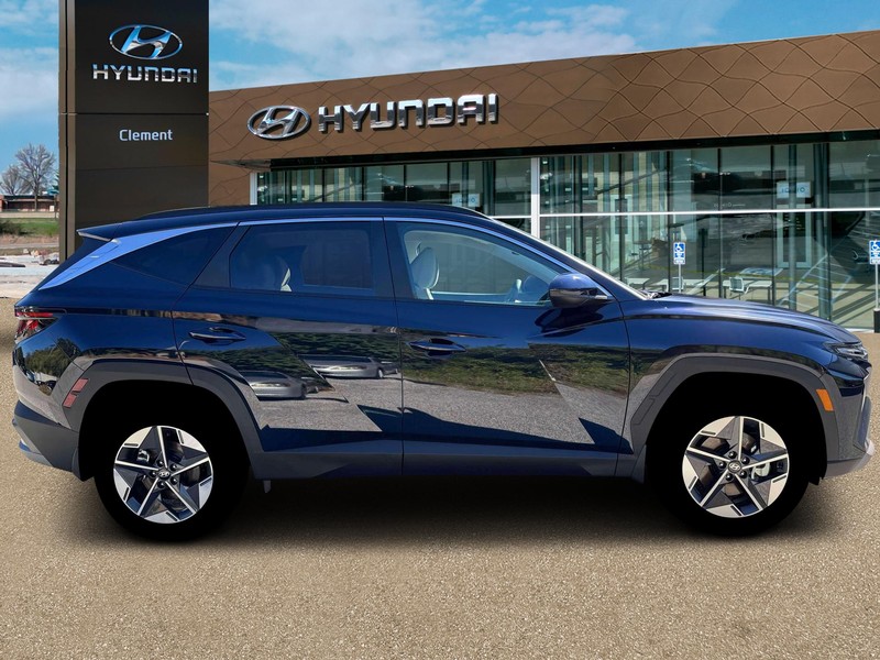 Hyundai Tucson Hybrid Vehicle Full-screen Gallery Image 9