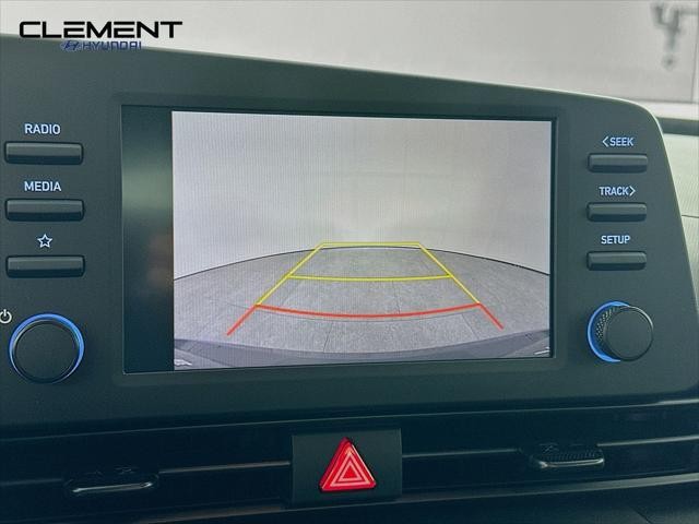 Hyundai Elantra Vehicle Full-screen Gallery Image 18