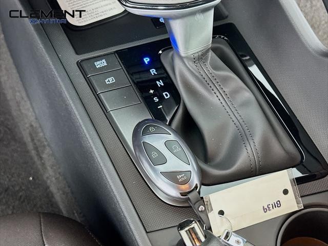 Hyundai Elantra Vehicle Full-screen Gallery Image 20