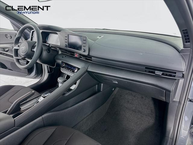 Hyundai Elantra Vehicle Full-screen Gallery Image 28