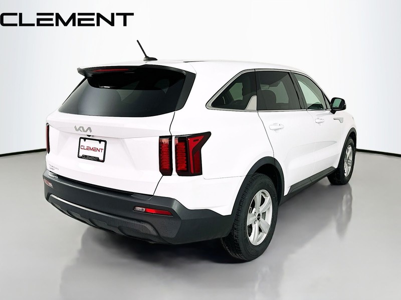 Kia Sorento Vehicle Full-screen Gallery Image 7