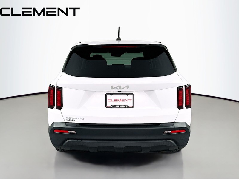 Kia Sorento Vehicle Full-screen Gallery Image 8