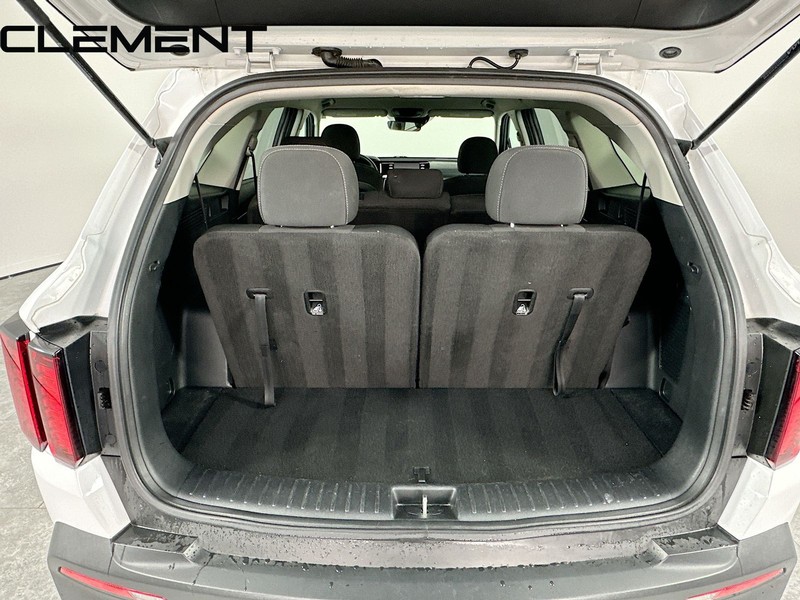 Kia Sorento Vehicle Full-screen Gallery Image 11