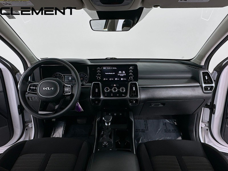 Kia Sorento Vehicle Full-screen Gallery Image 12