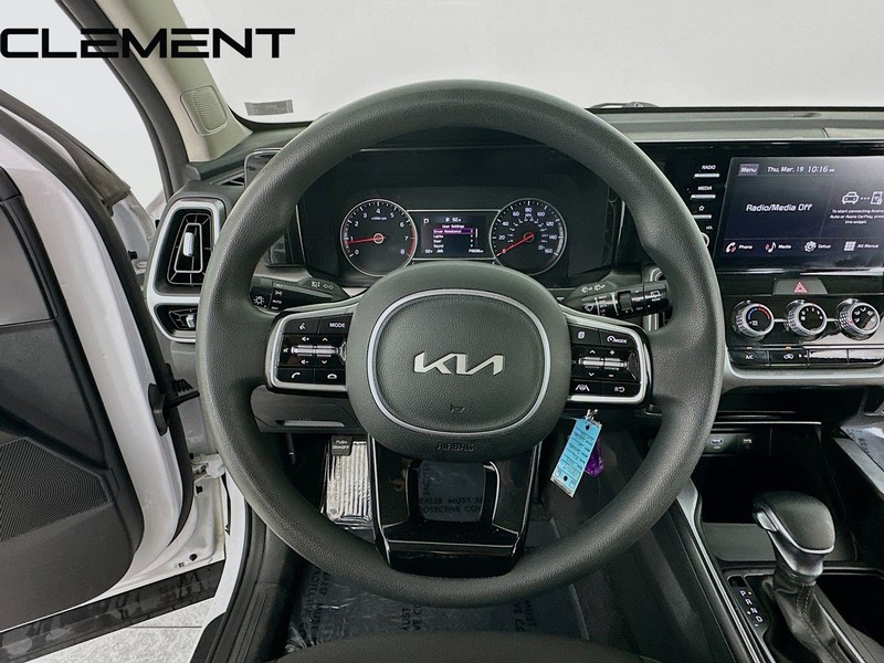 Kia Sorento Vehicle Full-screen Gallery Image 14