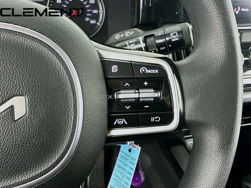 Kia Sorento Vehicle Full-screen Gallery Image 17