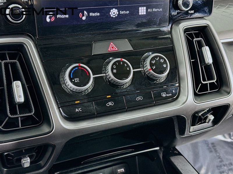 Kia Sorento Vehicle Full-screen Gallery Image 22