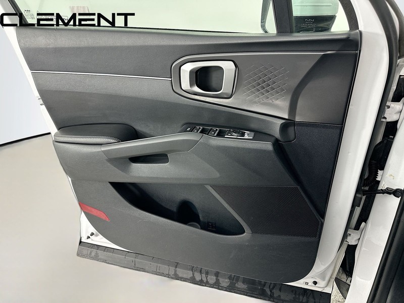 Kia Sorento Vehicle Full-screen Gallery Image 25