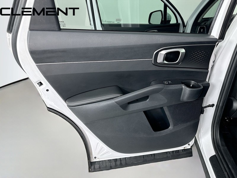 Kia Sorento Vehicle Full-screen Gallery Image 29