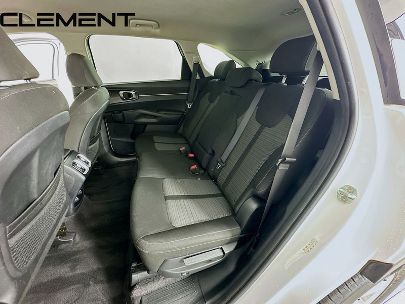 Kia Sorento Vehicle Full-screen Gallery Image 30