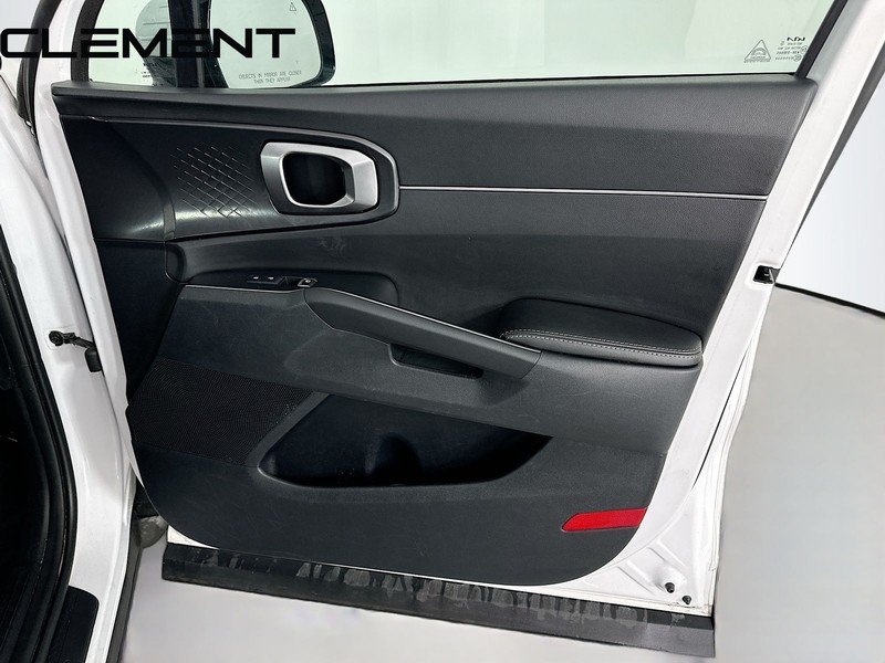 Kia Sorento Vehicle Full-screen Gallery Image 34