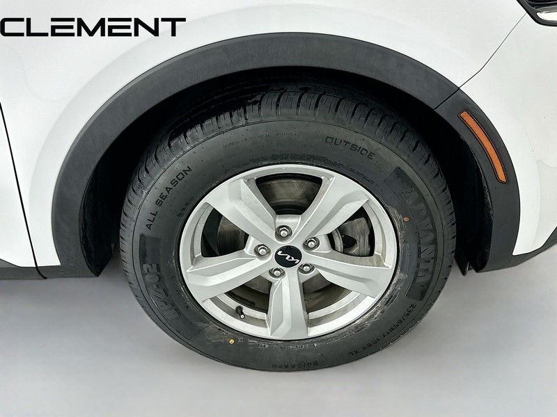 Kia Sorento Vehicle Full-screen Gallery Image 35