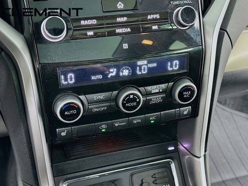 Subaru Ascent Vehicle Full-screen Gallery Image 22