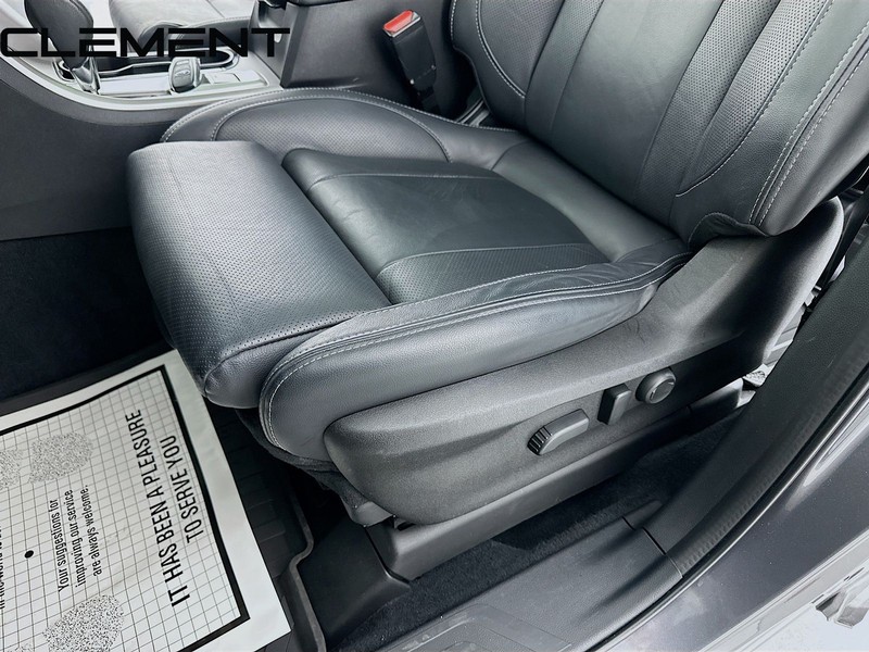 Subaru Ascent Vehicle Full-screen Gallery Image 30