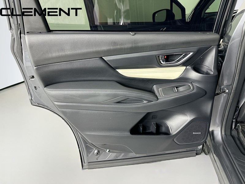 Subaru Ascent Vehicle Full-screen Gallery Image 33