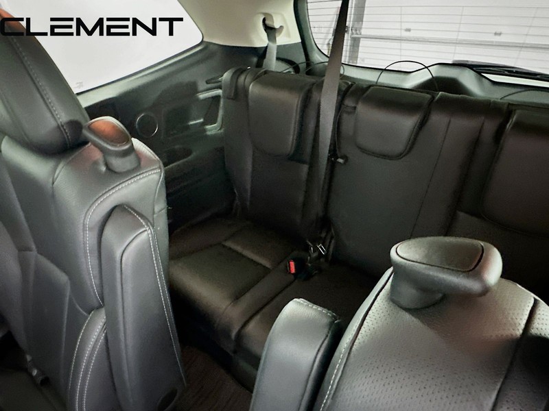 Subaru Ascent Vehicle Full-screen Gallery Image 35