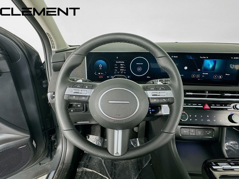 Hyundai Tucson Vehicle Full-screen Gallery Image 13