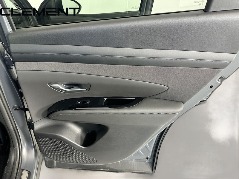 Hyundai Tucson Vehicle Full-screen Gallery Image 32