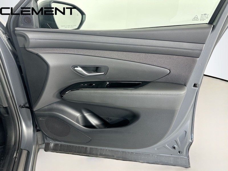 Hyundai Tucson Vehicle Full-screen Gallery Image 36