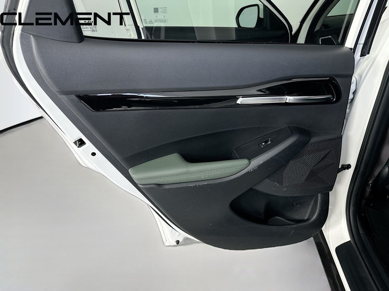 Kia Seltos Vehicle Full-screen Gallery Image 32