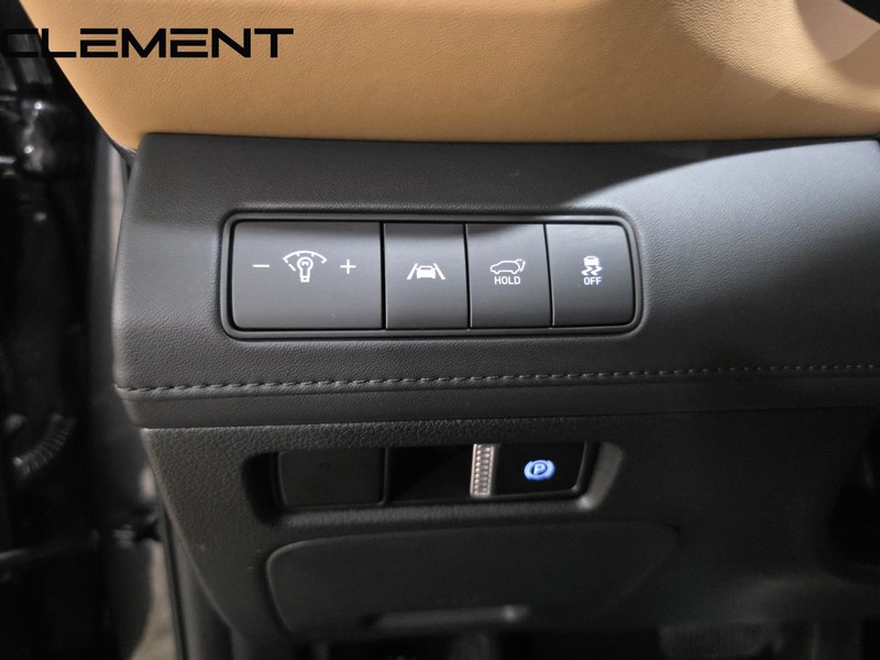 Hyundai Santa Fe Vehicle Full-screen Gallery Image 12