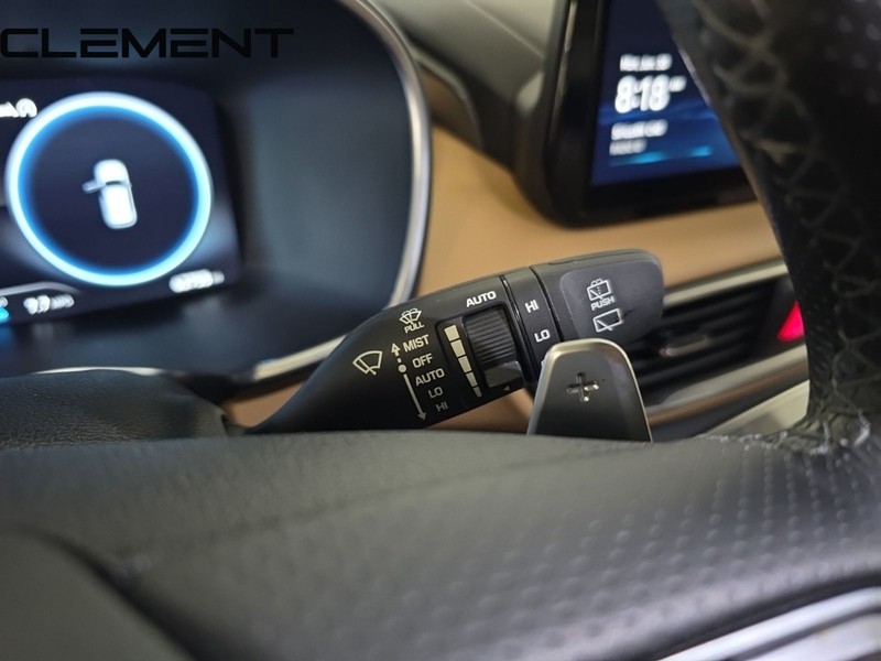 Hyundai Santa Fe Vehicle Full-screen Gallery Image 15