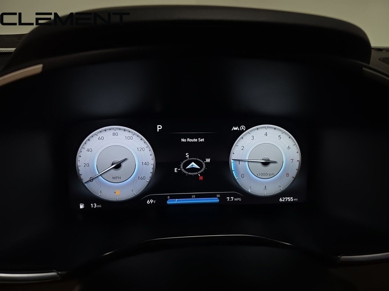 Hyundai Santa Fe Vehicle Full-screen Gallery Image 17