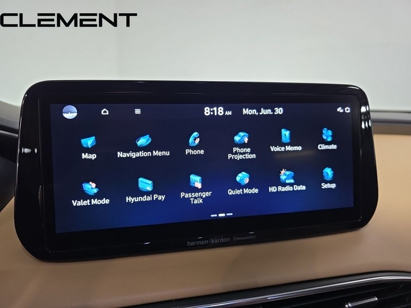 Hyundai Santa Fe Vehicle Full-screen Gallery Image 18