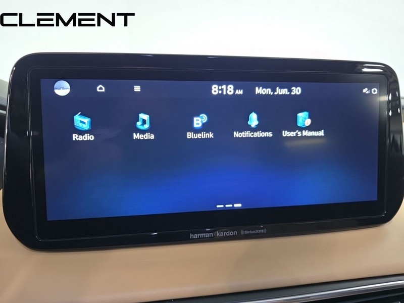 Hyundai Santa Fe Vehicle Full-screen Gallery Image 19