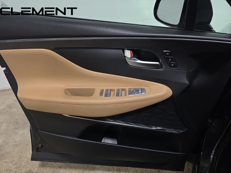 Hyundai Santa Fe Vehicle Full-screen Gallery Image 27