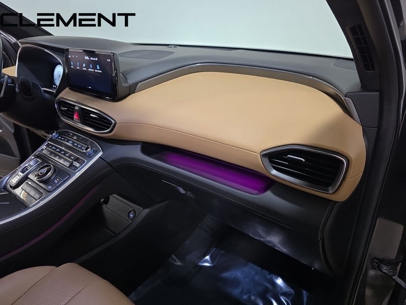 Hyundai Santa Fe Vehicle Full-screen Gallery Image 36