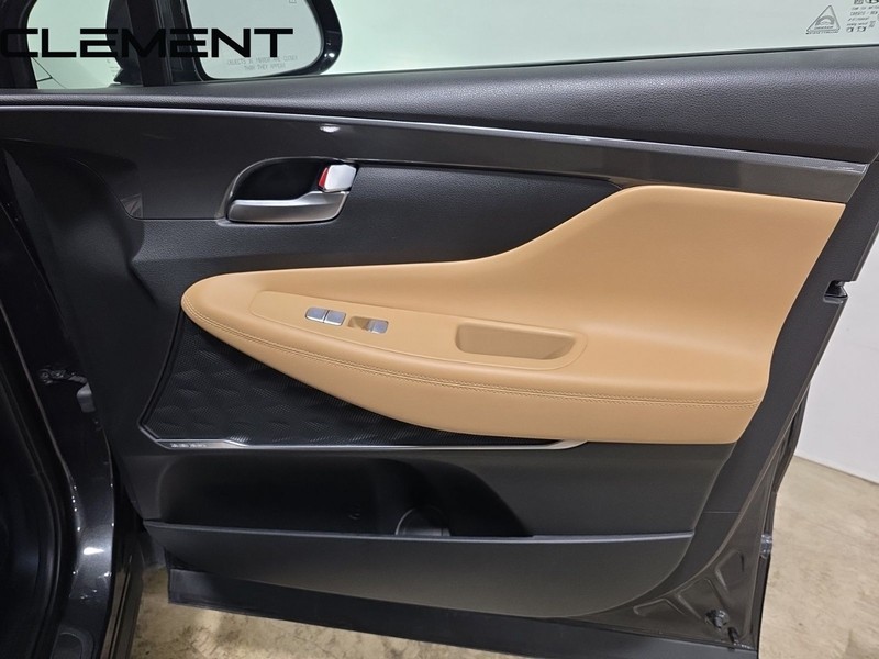 Hyundai Santa Fe Vehicle Full-screen Gallery Image 37