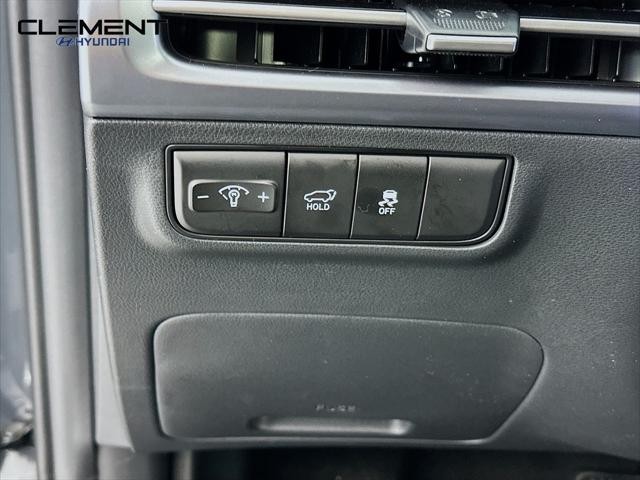 Hyundai Tucson Vehicle Full-screen Gallery Image 12