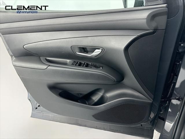 Hyundai Tucson Vehicle Full-screen Gallery Image 23