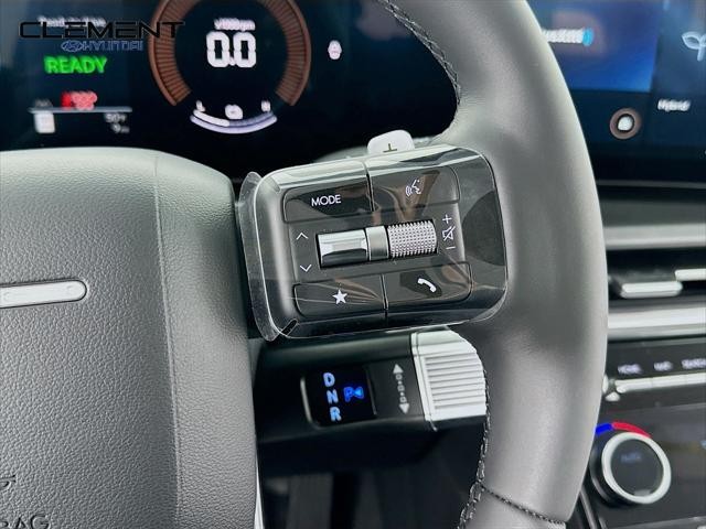 Hyundai Santa Fe Hybrid Vehicle Full-screen Gallery Image 15