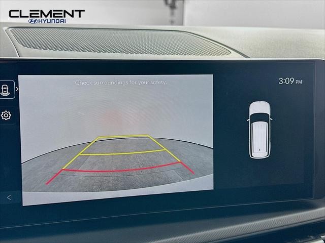 Hyundai Santa Fe Hybrid Vehicle Full-screen Gallery Image 18