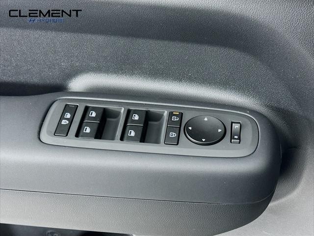 Hyundai Santa Fe Hybrid Vehicle Full-screen Gallery Image 21