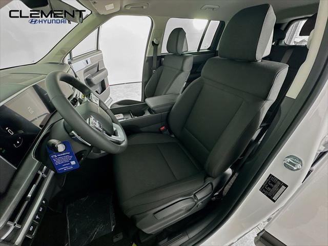 Hyundai Santa Fe Hybrid Vehicle Full-screen Gallery Image 24