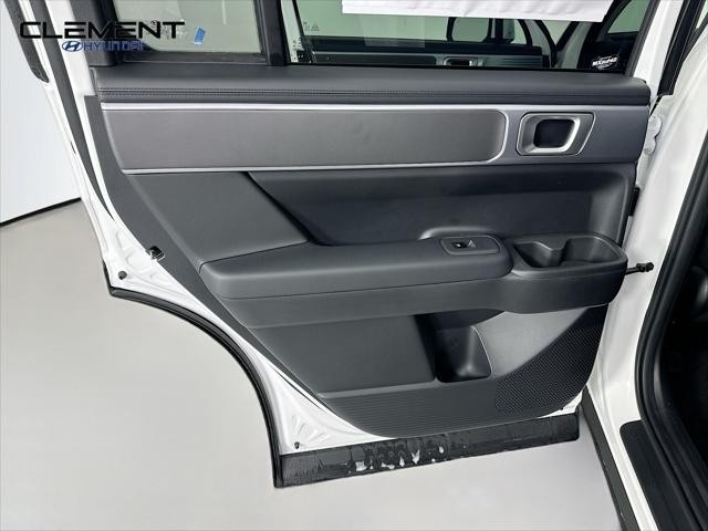 Hyundai Santa Fe Hybrid Vehicle Full-screen Gallery Image 25