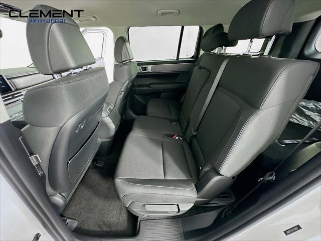 Hyundai Santa Fe Hybrid Vehicle Full-screen Gallery Image 26